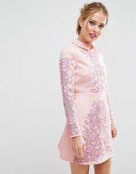 Короткое платье-трапеция с вырезным узором ASOS SALON - Розовый