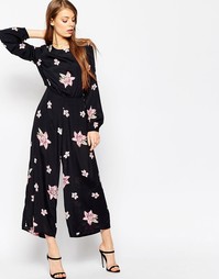 Комбинезон с вырезом сзади и цветочным принтом ASOS - Черный