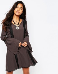 Короткое приталенное платье с кружевной отделкой Japonica - Серый