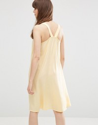 Свободное платье со спинкой-борцовкой Vero Moda - Pale banana