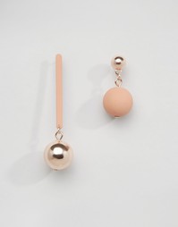 Неодинаковые серьги с шарами ASOS