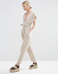 Комбинезон с поясом и запахом ASOS - Кремовый
