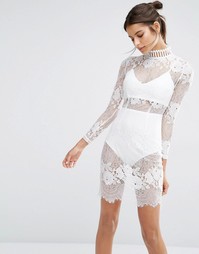 Облегающее кружевное платье с высокой горловиной Missguided - Белый