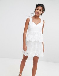 Платье с кружевной баской Boohoo Boutique - Белый
