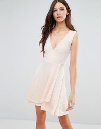 Короткое приталенное платье из трикотажа в рубчик Influence - Розовый