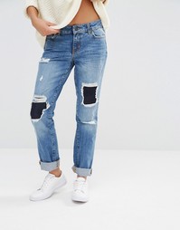 Потертые джинсы бойфренда с заплатками Noisy May - Умеренный синий
