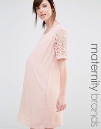 Цельнокройное платье с лазерной отделкой рукавов Mamalicious - Розовый Mama.Licious
