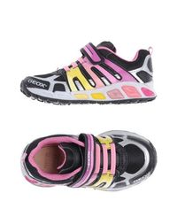 Низкие кеды и кроссовки Geox