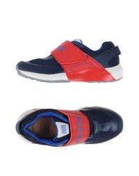 Низкие кеды и кроссовки Geox