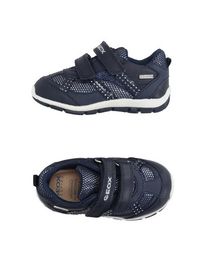 Низкие кеды и кроссовки Geox