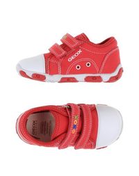 Низкие кеды и кроссовки Geox