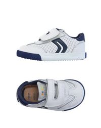 Низкие кеды и кроссовки Geox