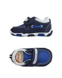 Низкие кеды и кроссовки Geox