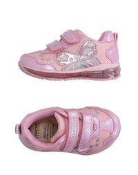 Низкие кеды и кроссовки Geox
