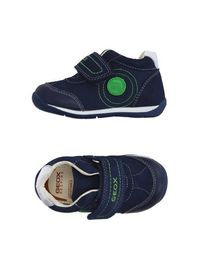 Низкие кеды и кроссовки Geox