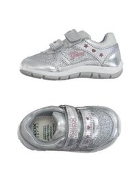 Низкие кеды и кроссовки Geox
