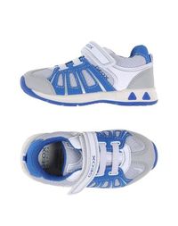 Низкие кеды и кроссовки Geox