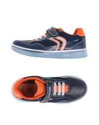 Низкие кеды и кроссовки Geox