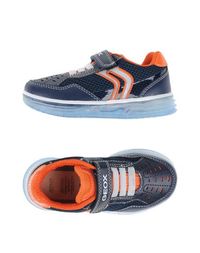 Низкие кеды и кроссовки Geox