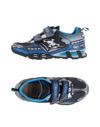 Низкие кеды и кроссовки Geox