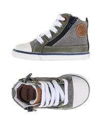 Низкие кеды и кроссовки Geox