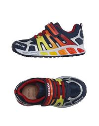 Низкие кеды и кроссовки Geox