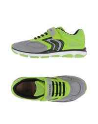 Низкие кеды и кроссовки Geox