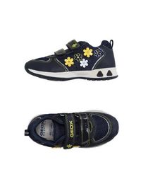 Низкие кеды и кроссовки Geox