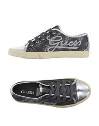 Низкие кеды и кроссовки Guess