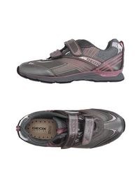 Низкие кеды и кроссовки Geox