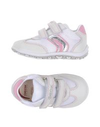 Низкие кеды и кроссовки Geox