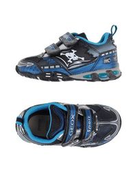 Низкие кеды и кроссовки Geox