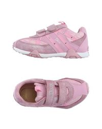 Низкие кеды и кроссовки Geox