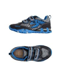 Низкие кеды и кроссовки Geox