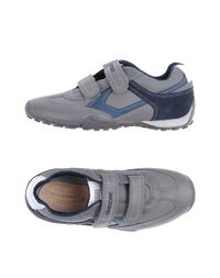 Низкие кеды и кроссовки Geox