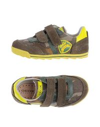 Низкие кеды и кроссовки Geox