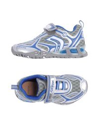 Низкие кеды и кроссовки Geox