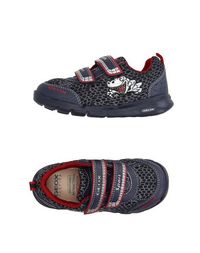 Низкие кеды и кроссовки Geox