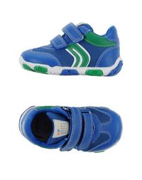 Низкие кеды и кроссовки Geox