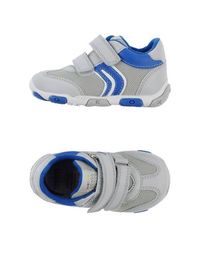 Низкие кеды и кроссовки Geox