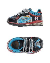 Низкие кеды и кроссовки Geox