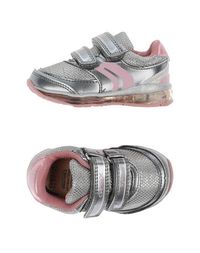 Низкие кеды и кроссовки Geox