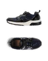 Низкие кеды и кроссовки Geox