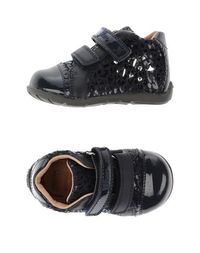 Низкие кеды и кроссовки Geox