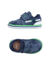 Низкие кеды и кроссовки Geox