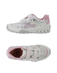 Низкие кеды и кроссовки Geox