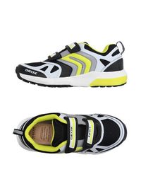 Низкие кеды и кроссовки Geox