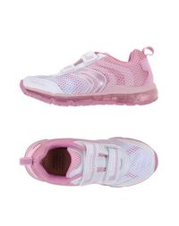 Низкие кеды и кроссовки Geox