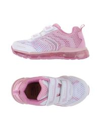Низкие кеды и кроссовки Geox