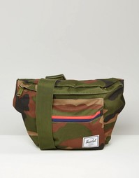 Сумка-пояс с камуфляжным принтом Herschel Seventeen - Woodland camo